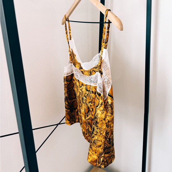 Giraffe print tank with lace detail - Picture 2 of 4